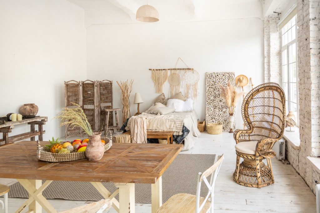 meble belini Styl Farmhouse – Jak Urządzić Wnętrze w Stylu Amerykańskim Wiejskim? 11 salon w stylu farmhouse